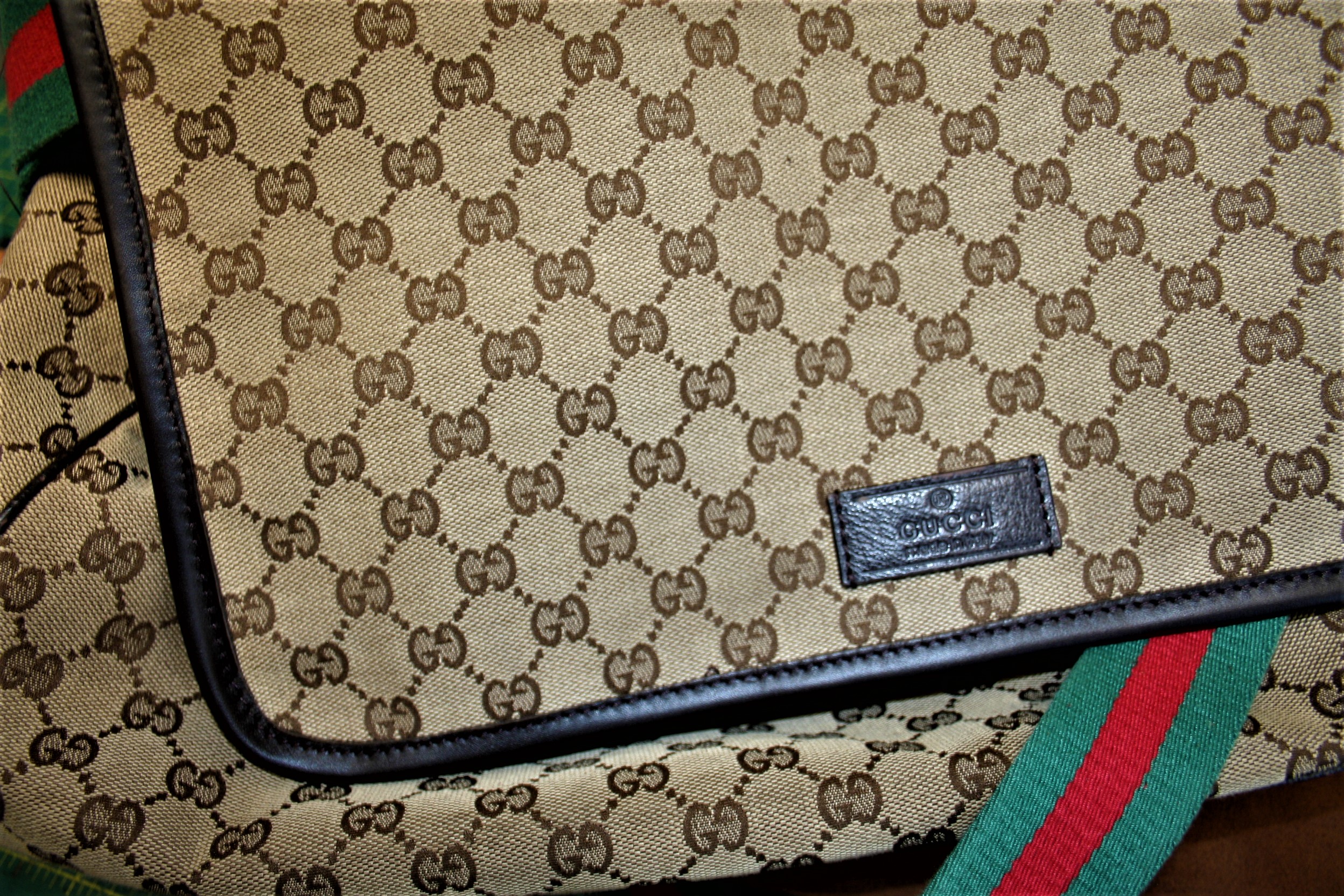 Gucci Shoulder bag with new leather binding